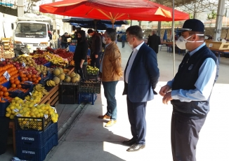 BAŞKAN TOZAN İLÇE PAZAR YERİNİ DENETLEDİ