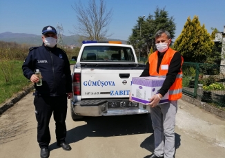 BELEDİYEDEN 65 YAŞ ÜSTÜ VATANDAŞLARA GIDA YARDIMI YAPILDI