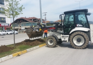 FATİH MAHALLESİ ATATÜRK CADDESİNDE PEYZAJ ÇALIŞMASI YAPILDI