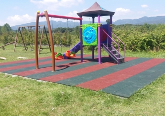 ÇOCUKLAR İÇİN 2 YENİ OYUN PARKI KURULDU