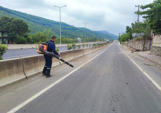 YOL VE KALDIRIMLARIMIZDA TEMİZLİK ÇALIŞMALARI YAPILIYOR